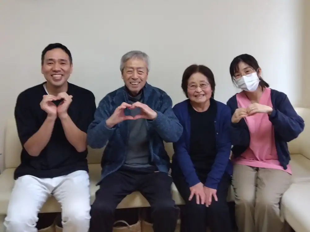 患者様と笑顔で集合写真